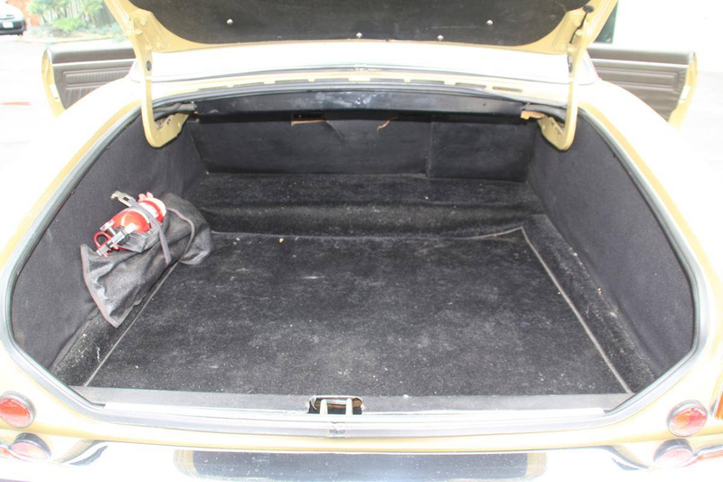 Illustration for article titled For $22,500, Is This 1976 Jaguar XJ12C The Cat’s Pajamas?
